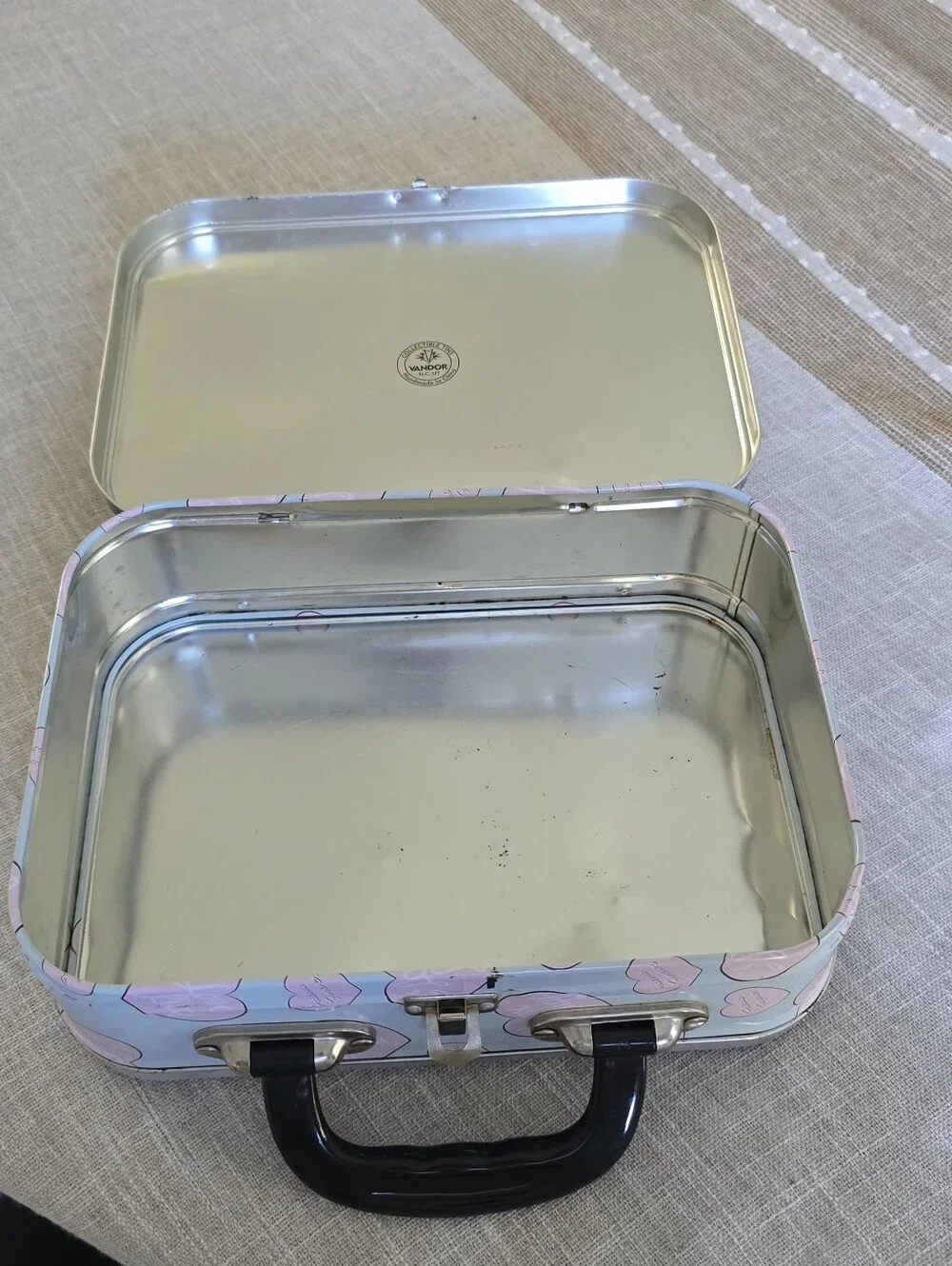 I Love Lucy and Ethel Chocolate Factory Tin Tote Lunch Box Used Vandor Vintage